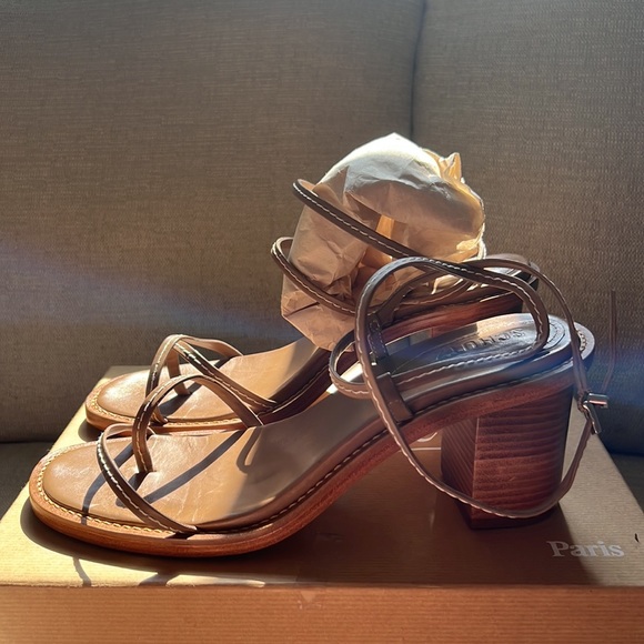 LIKE NEW BROWN SCHUTZ HEELS - Picture 4 of 6